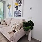 Amazing Sea Views, The Wave Apartment *
