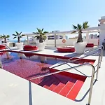 Amazing Sea Views, The Wave Apartment