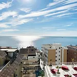 Apartment Amazing Sea Views, The Wave