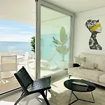 Amazing Sea Views, The Wave Apartment *