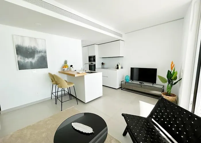 Amazing Sea Views, The Wave Апартаменты *