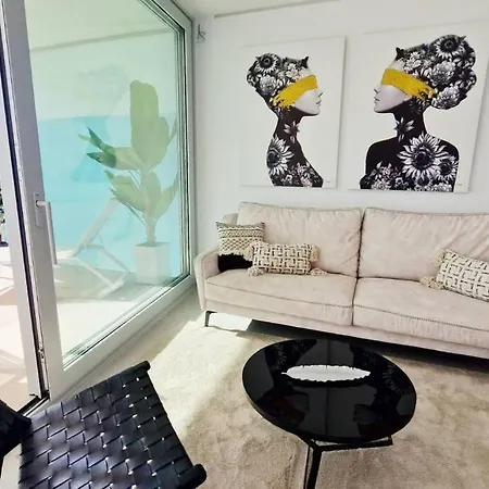 Amazing Sea Views, The Wave Apartment *