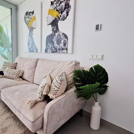 Amazing Sea Views, The Wave Apartment